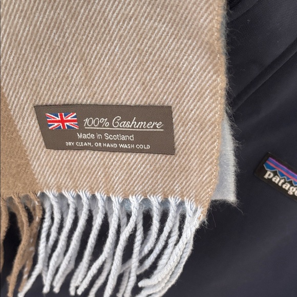 Scottish Cashmere Scarf NWOT - Picture 2 of 5